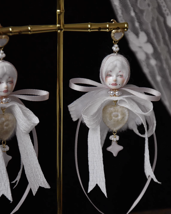 Handcraft White Alice Earrings
