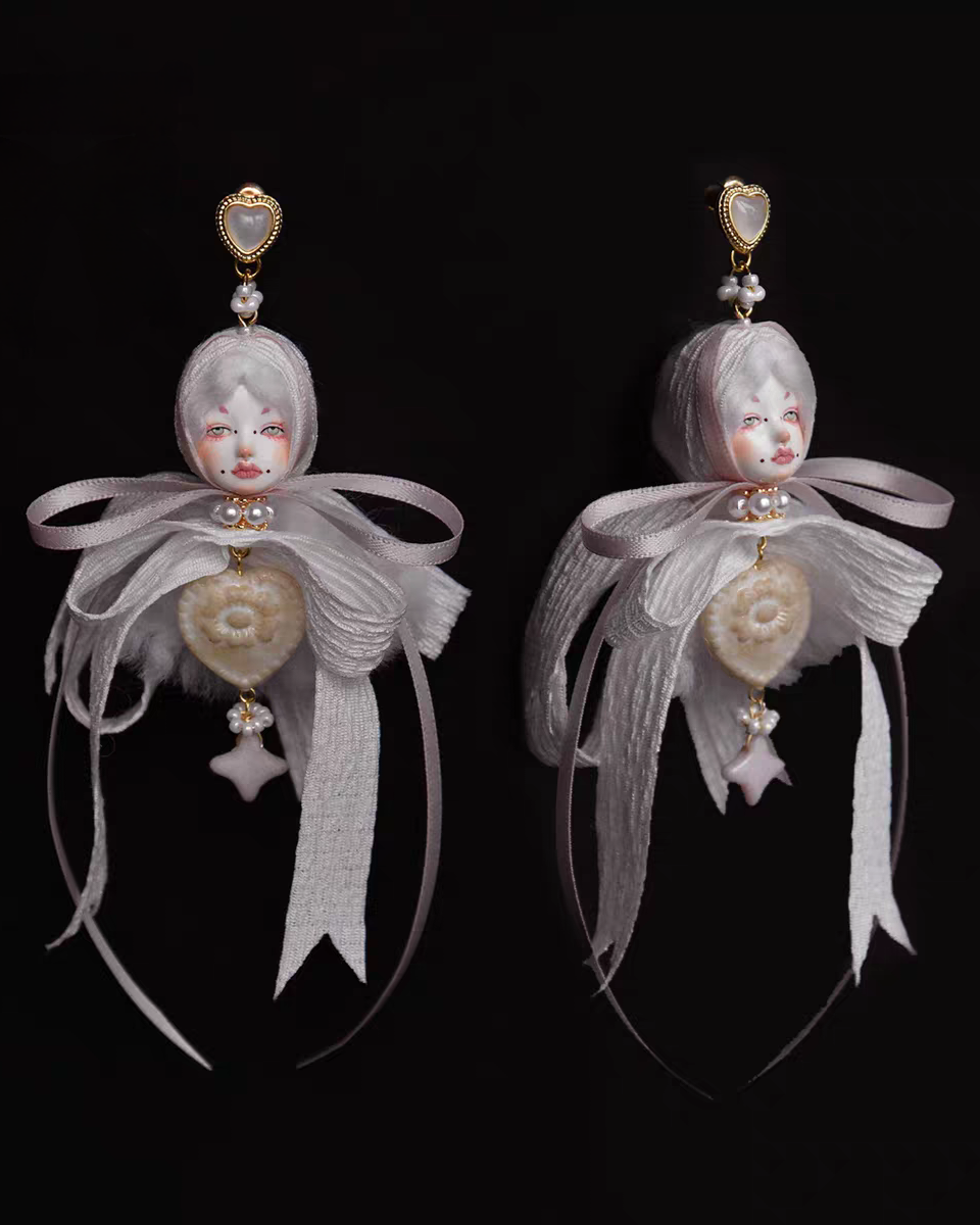 Handcraft White Alice Earrings