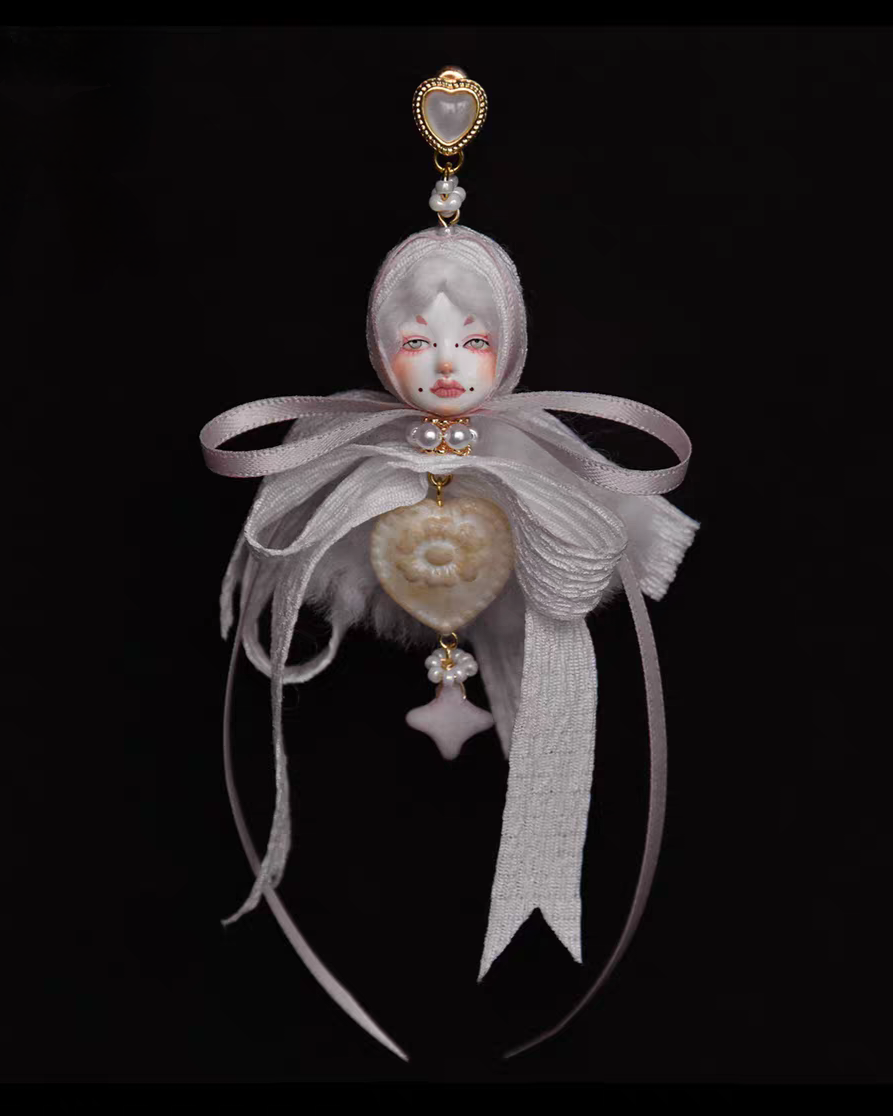 Handcraft White Alice Earrings